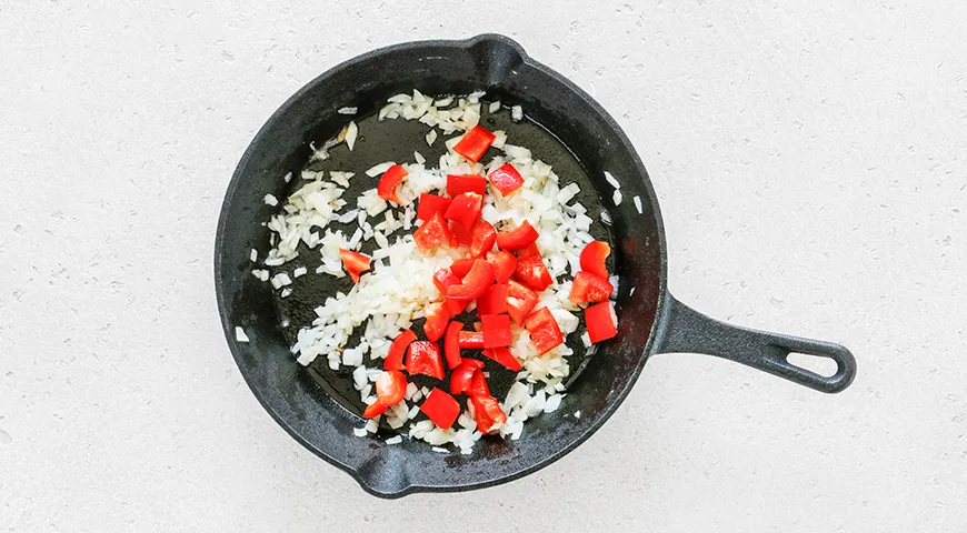 Turecká Shakshuka (smažená vejce s rajčaty), klasický recept