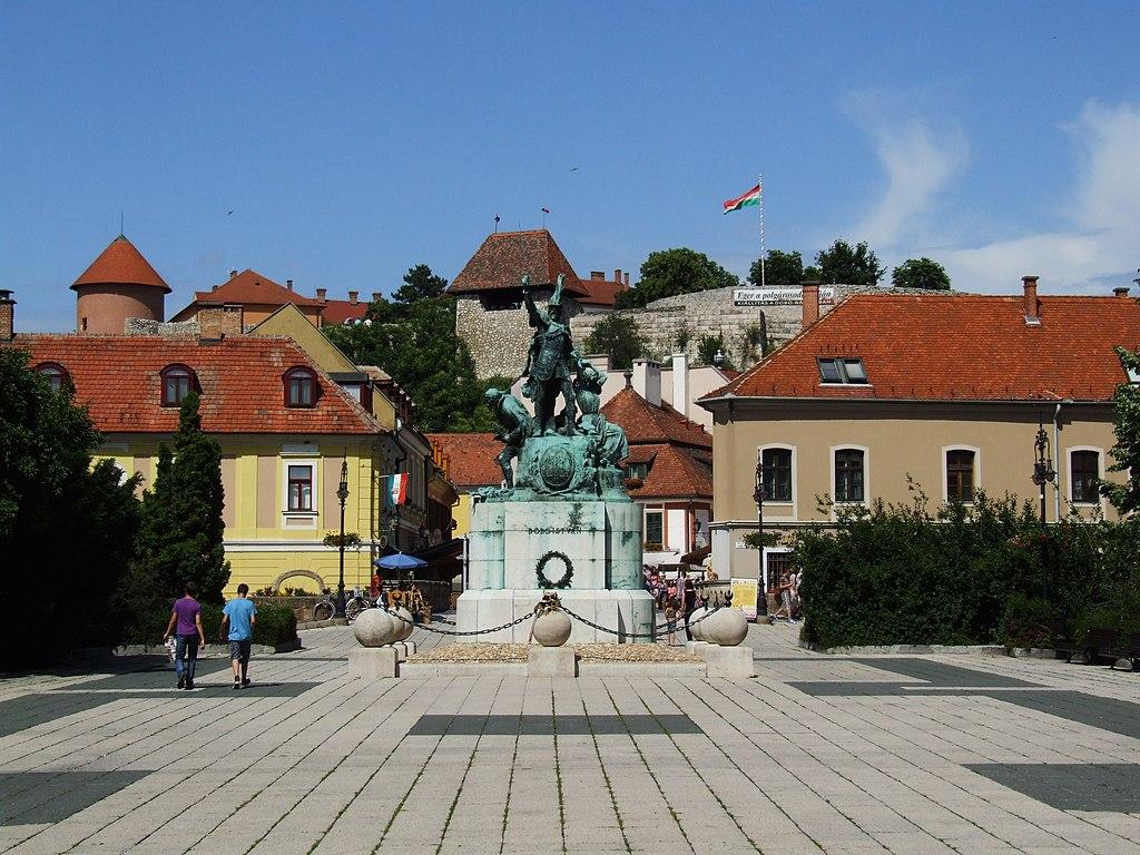 Eger má mnoho starobylých budov / foto Wikipedie